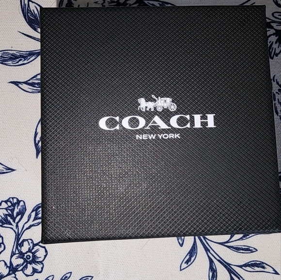 Coach Women's Pink Watch - Picture 2 of 5